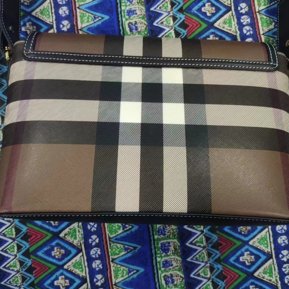 BURBERRY Note Check Bag - Picture 3 of 9